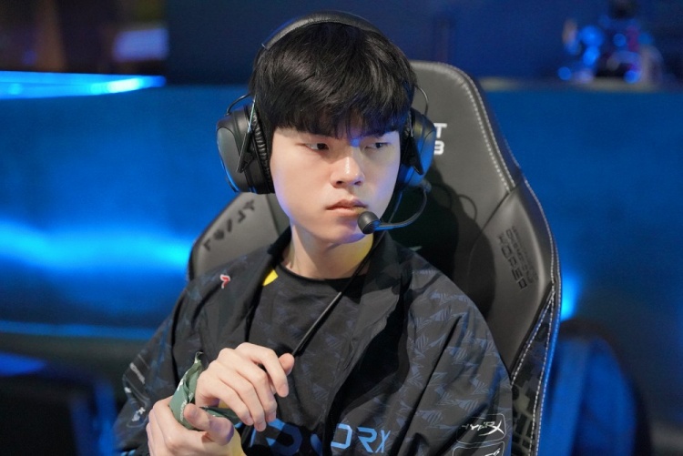 并成功拿下 并成功拿下