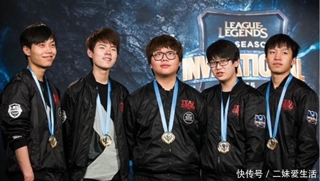 27冠打破皇马队史纪录，莫德里奇赛后获赠特别版27号球衣